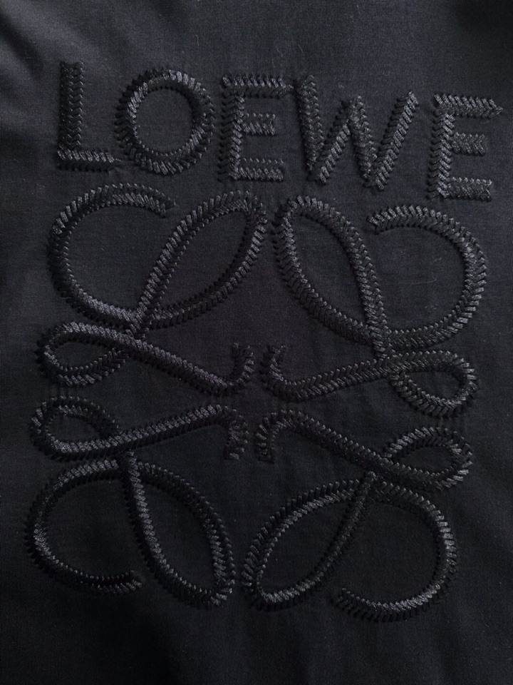 LOEWE 罗意威（高版本）2026SS春夏最新款圆领时尚短袖圆领T恤，官网同步，纯棉面料！贴肤舒适，耐
