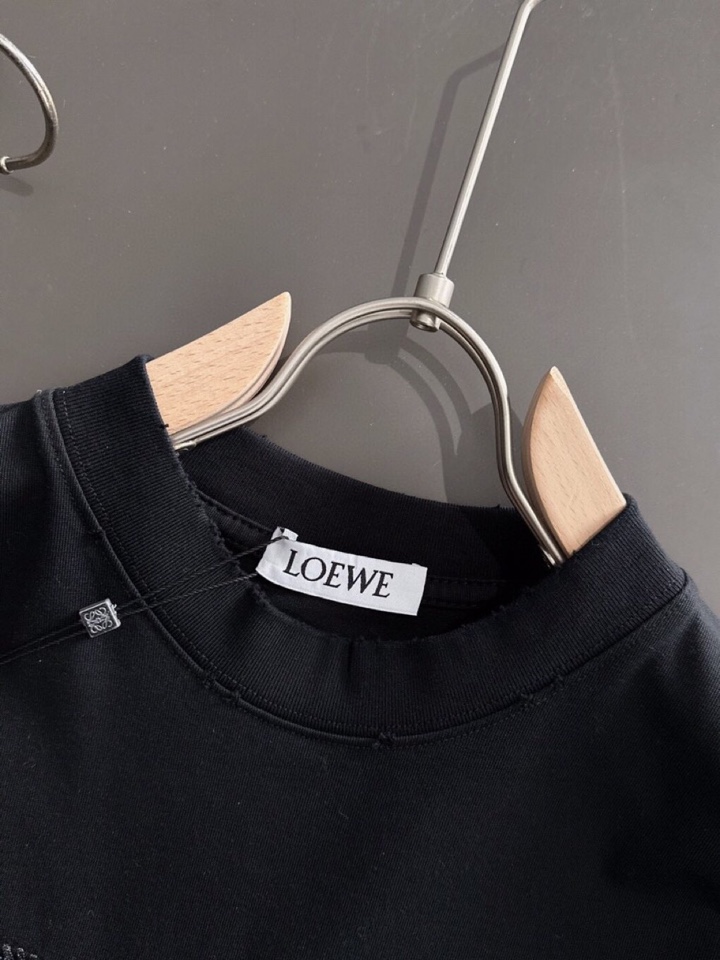 LOEWE 罗意威（高版本）2026SS春夏最新款圆领时尚短袖圆领T恤，官网同步，纯棉面料！贴肤舒适，耐