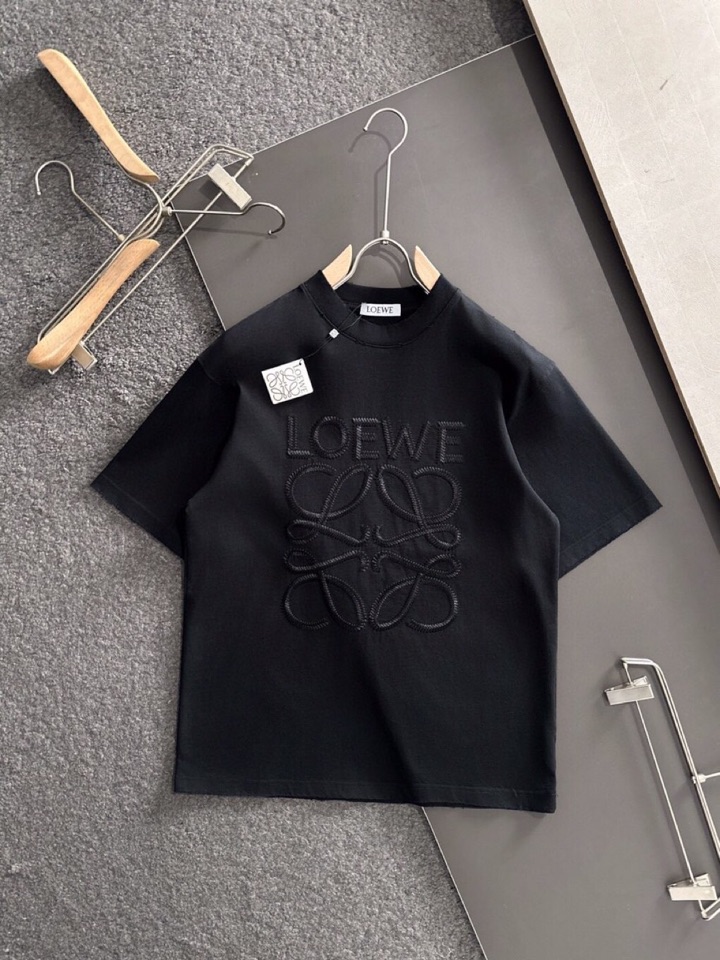 LOEWE 罗意威（高版本）2026SS春夏最新款圆领时尚短袖圆领T恤，官网同步，纯棉面料！贴肤舒适，耐