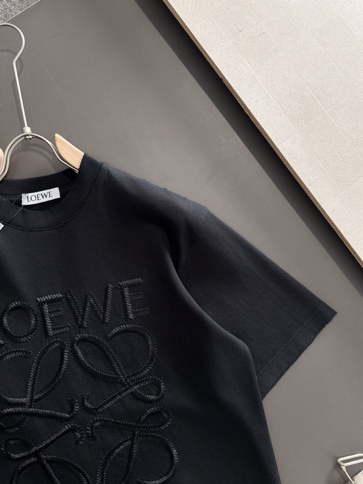 LOEWE 罗意威（高版本）2026SS春夏最新款圆领时尚短袖圆领T恤，官网同步，纯棉面料！贴肤舒适，耐