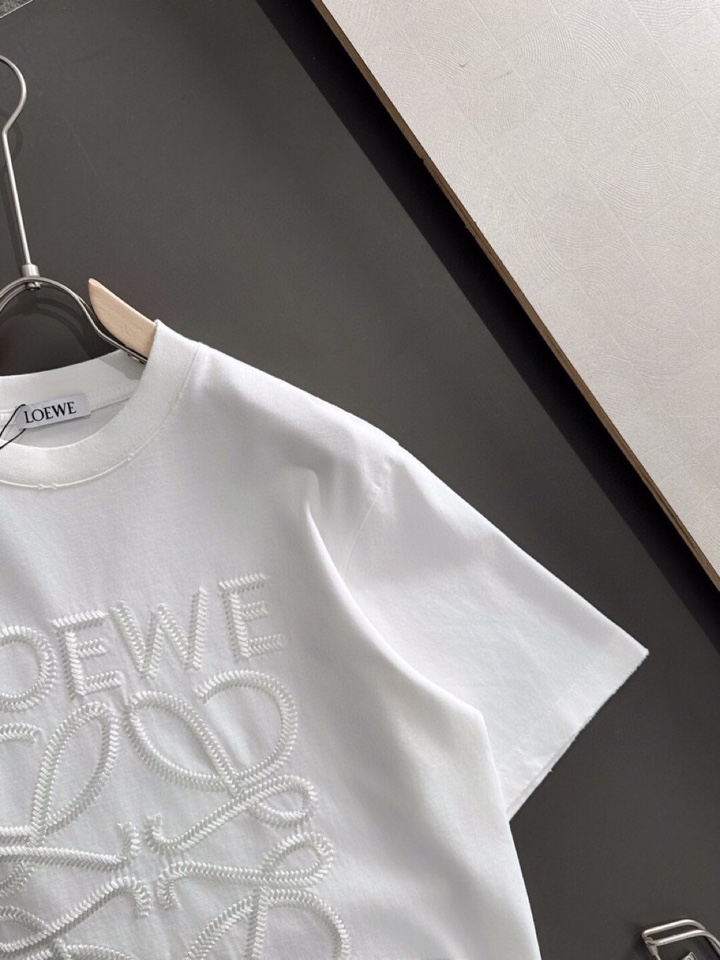 LOEWE 罗意威（高版本）2026SS春夏最新款圆领时尚短袖圆领T恤，官网同步，纯棉面料！贴肤舒适，耐