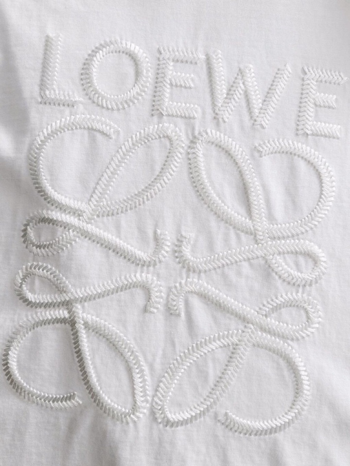 LOEWE 罗意威（高版本）2026SS春夏最新款圆领时尚短袖圆领T恤，官网同步，纯棉面料！贴肤舒适，耐