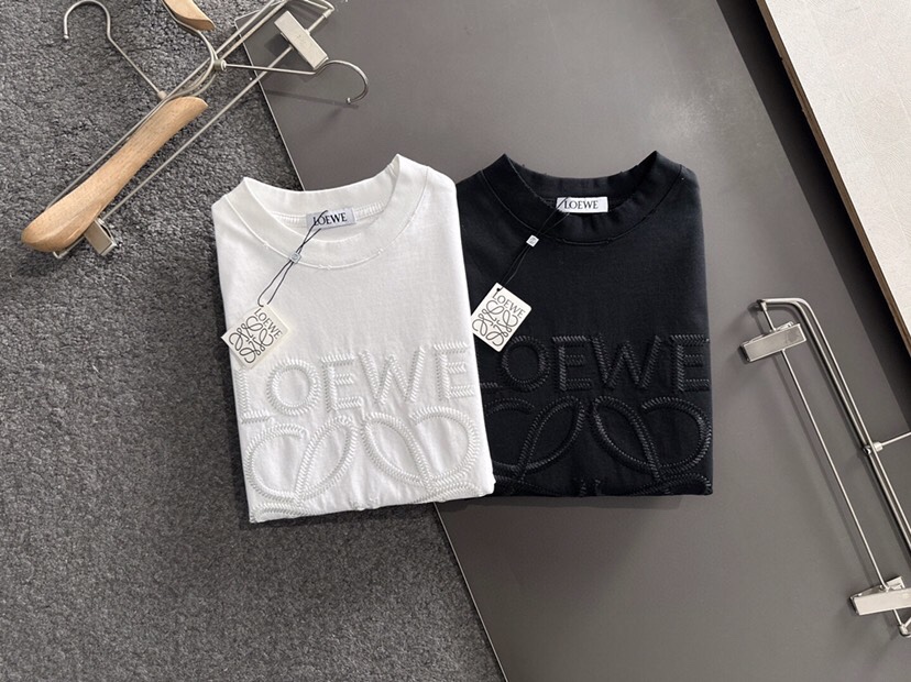 LOEWE 罗意威（高版本）2026SS春夏最新款圆领时尚短袖圆领T恤，官网同步，纯棉面料！贴肤舒适，耐