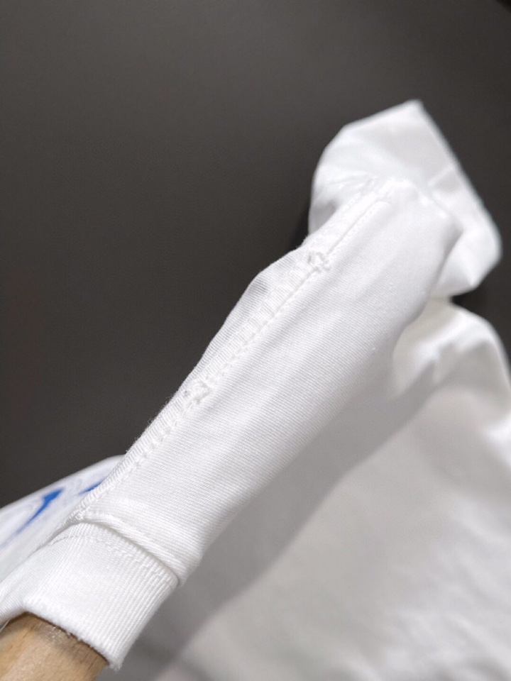 Dior 迪奥（高版本）\nCD 2026SS春夏最新款圆领时尚短袖圆领T恤，官网同步，纯棉面料！贴肤舒