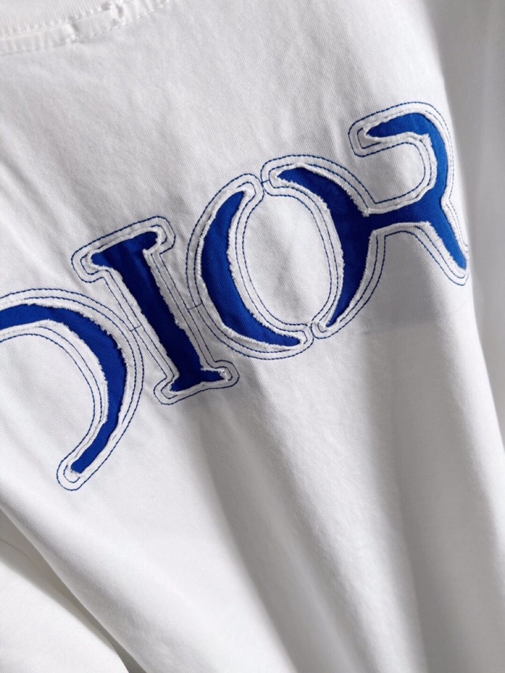 Dior 迪奥（高版本）\nCD 2026SS春夏最新款圆领时尚短袖圆领T恤，官网同步，纯棉面料！贴肤舒