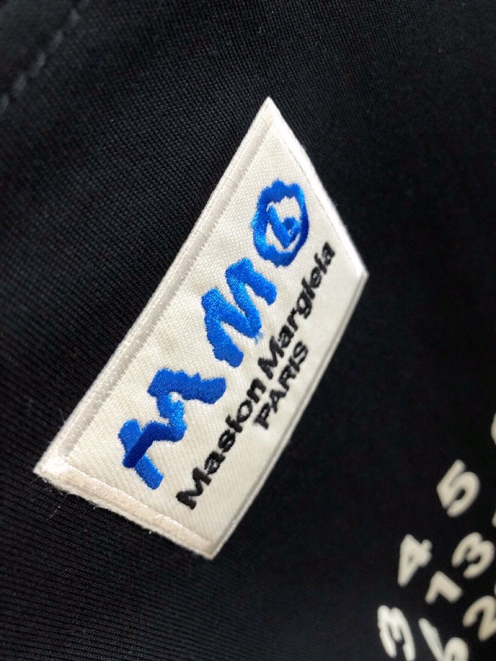 Maison Margiela 马吉拉（高版本）\nMM6 2026SS春夏最新款圆领时尚短袖圆领T恤，