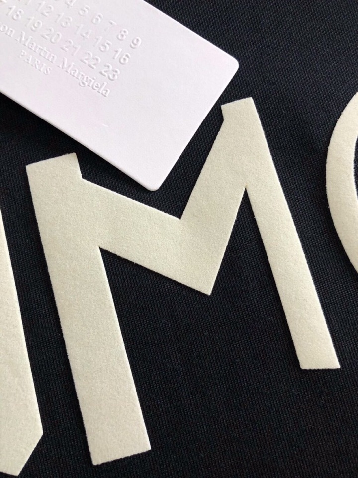 Maison Margiela 马吉拉（高版本）\nMM6 2026SS春夏最新款圆领时尚短袖圆领T恤，