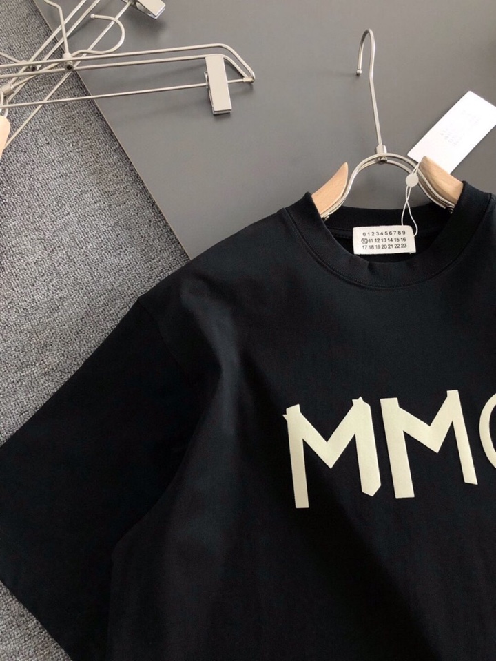 Maison Margiela 马吉拉（高版本）\nMM6 2026SS春夏最新款圆领时尚短袖圆领T恤，