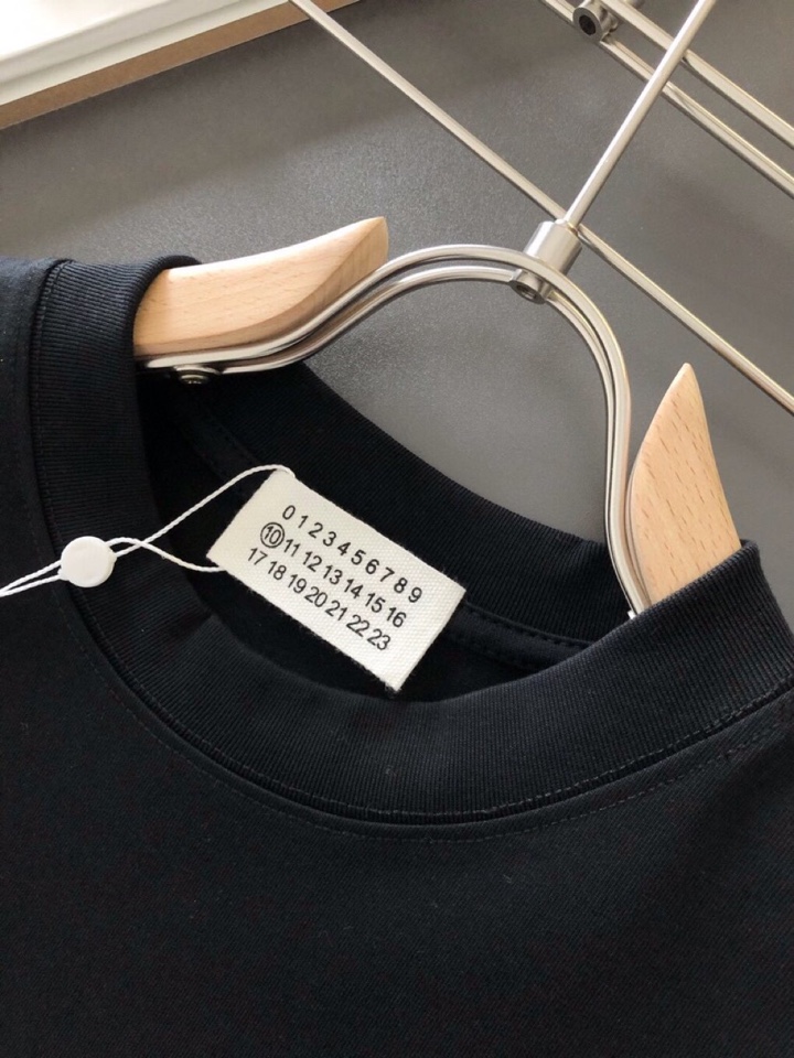 Maison Margiela 马吉拉（高版本）\nMM6 2026SS春夏最新款圆领时尚短袖圆领T恤，