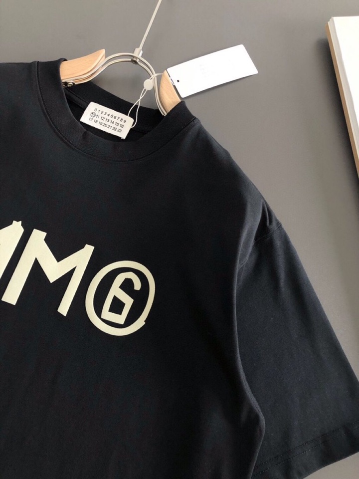 Maison Margiela 马吉拉（高版本）\nMM6 2026SS春夏最新款圆领时尚短袖圆领T恤，