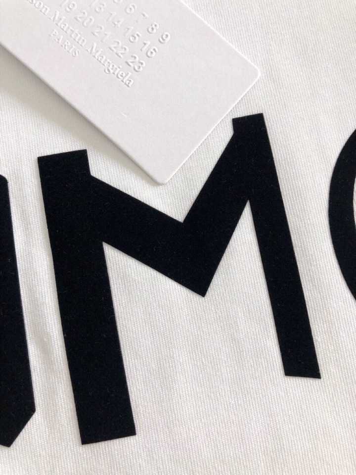 Maison Margiela 马吉拉（高版本）\nMM6 2026SS春夏最新款圆领时尚短袖圆领T恤，