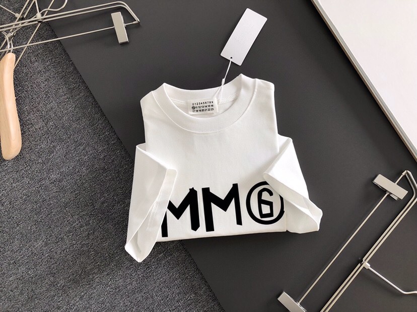 Maison Margiela 马吉拉（高版本）\nMM6 2026SS春夏最新款圆领时尚短袖圆领T恤，