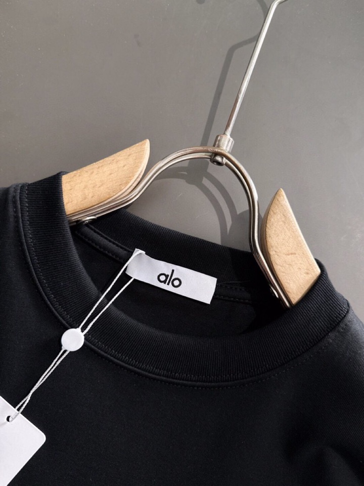 ALO（高版本）\n2026SS春夏最新款圆领时尚短袖圆领T恤，官网同步，纯棉面料！贴肤舒适，耐看又好穿