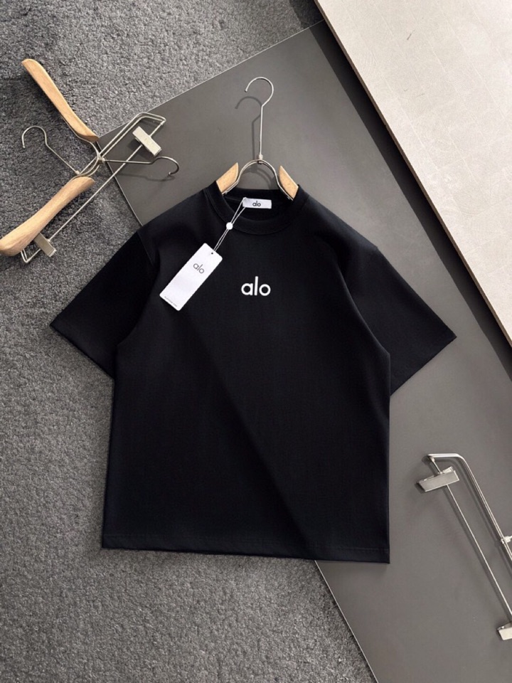 ALO（高版本）\n2026SS春夏最新款圆领时尚短袖圆领T恤，官网同步，纯棉面料！贴肤舒适，耐看又好穿