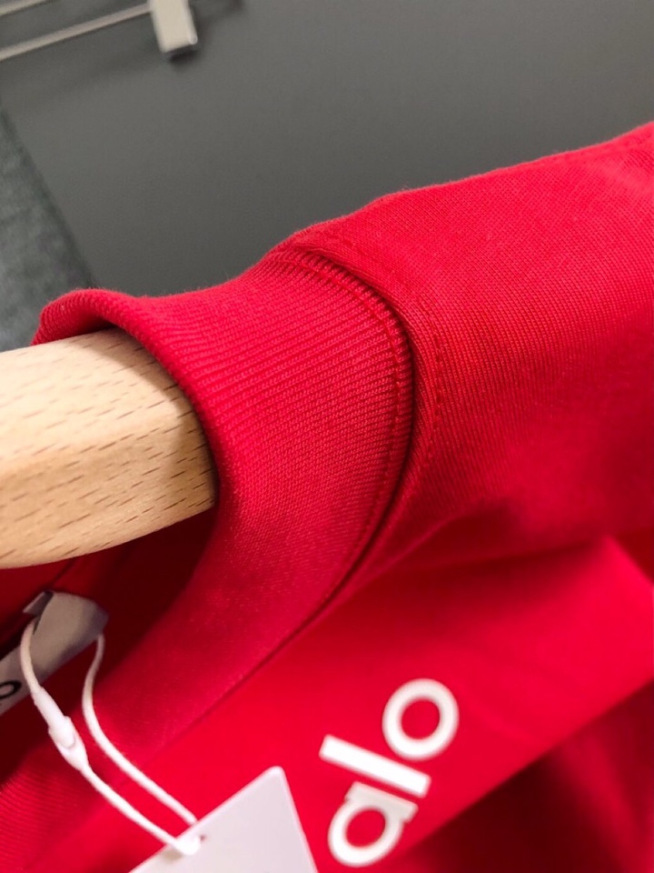 ALO（高版本）\n2026SS春夏最新款圆领时尚短袖圆领T恤，官网同步，纯棉面料！贴肤舒适，耐看又好穿