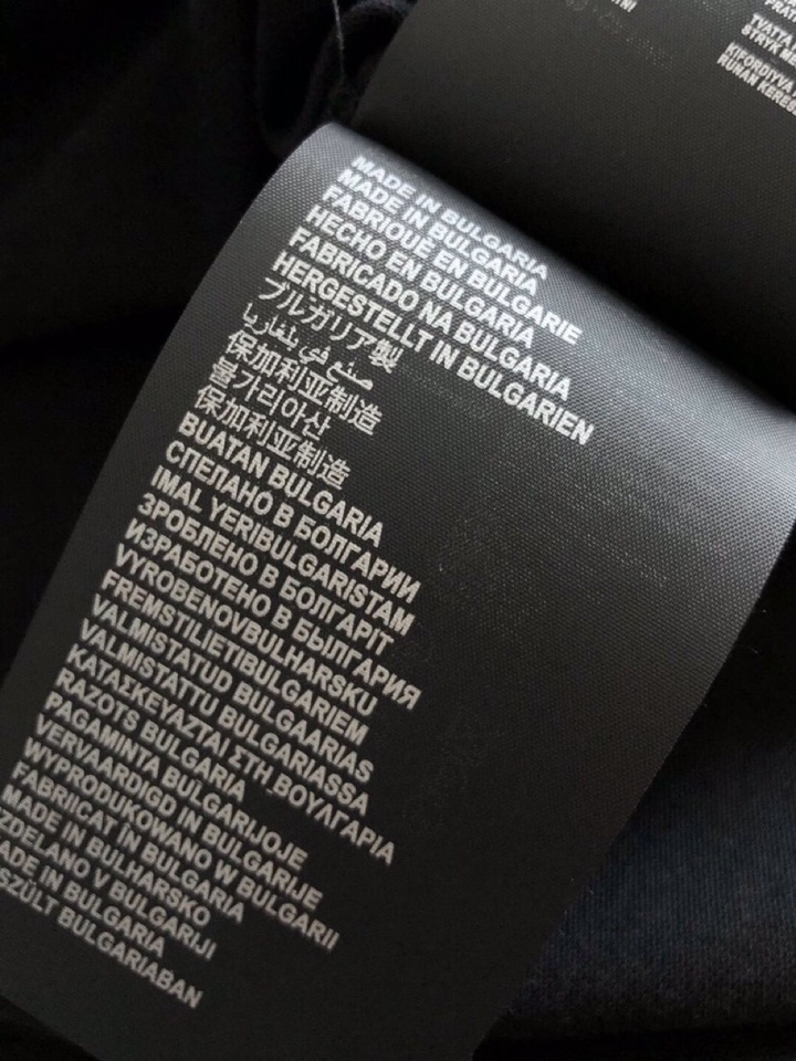 Prada 普拉达（高版本）\n2026SS春夏最新款圆领时尚短袖圆领T恤，官网同步，定织定染300克重