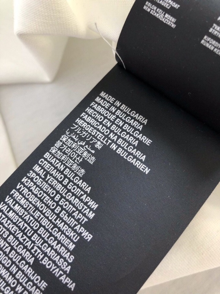 Prada 普拉达（高版本）\n2026SS春夏最新款圆领时尚短袖圆领T恤，官网同步，定织定染300克重