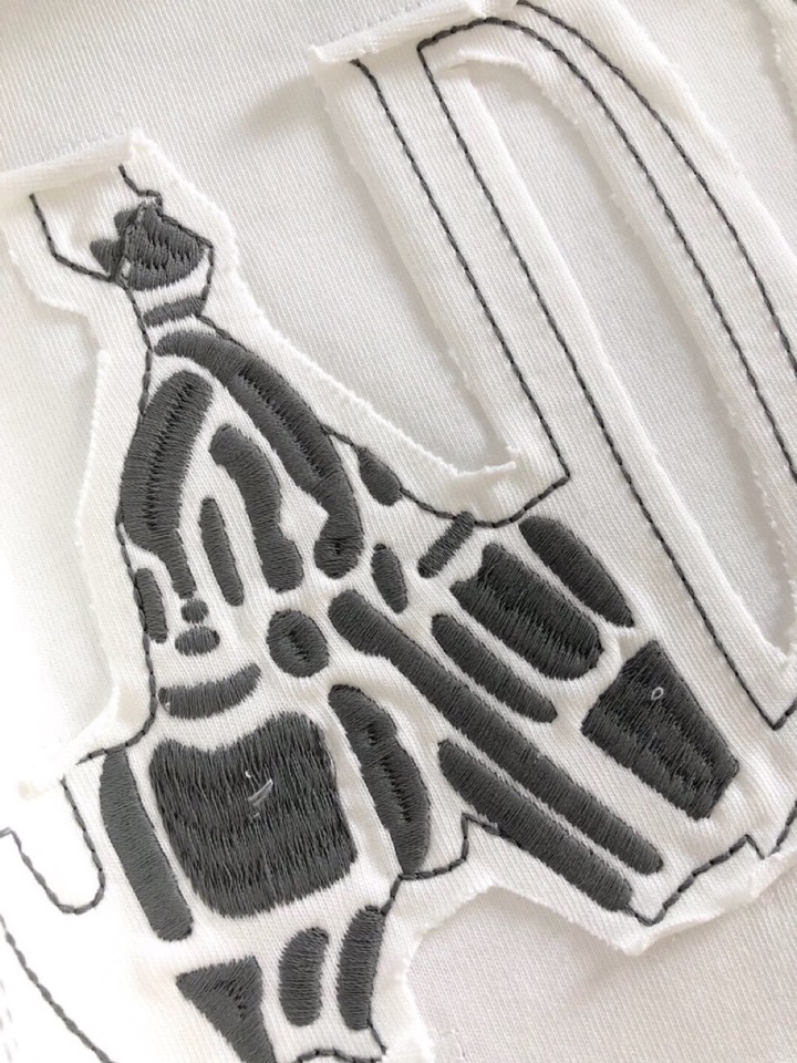 Prada 普拉达（高版本）\n2026SS春夏最新款圆领时尚短袖圆领T恤，官网同步，定织定染300克重