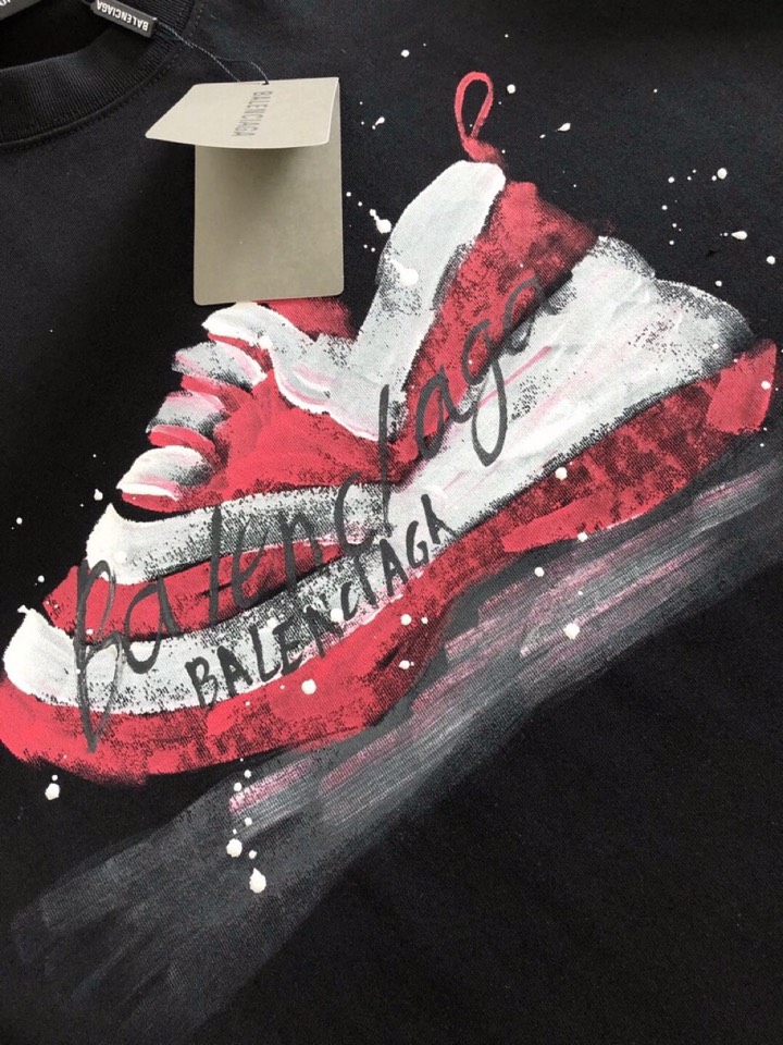 BALENCIAGA 巴黎世家（高版本）\nBAL 2026SS春夏最新款圆领时尚短袖圆领T恤，官网同步