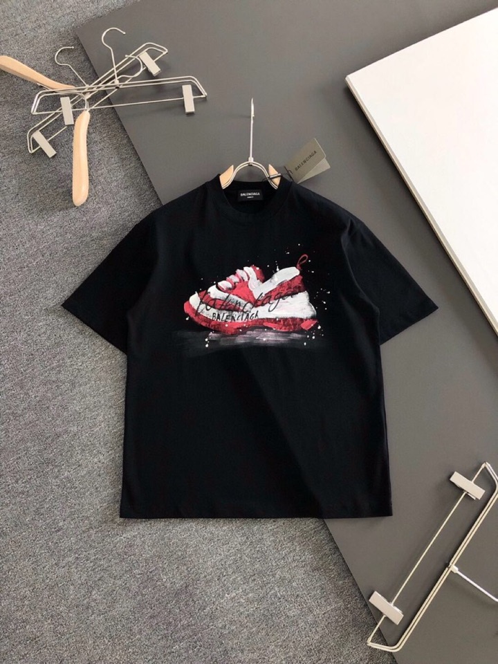 BALENCIAGA 巴黎世家（高版本）\nBAL 2026SS春夏最新款圆领时尚短袖圆领T恤，官网同步