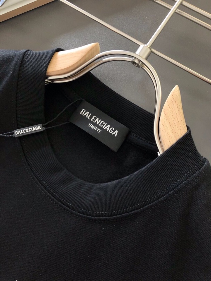 BALENCIAGA 巴黎世家（高版本）\nBAL 2026SS春夏最新款圆领时尚短袖圆领T恤，官网同步