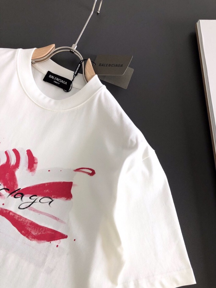 BALENCIAGA 巴黎世家（高版本）\nBAL 2026SS春夏最新款圆领时尚短袖圆领T恤，官网同步