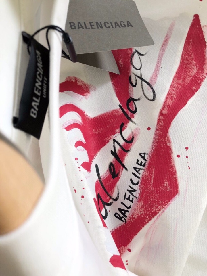 BALENCIAGA 巴黎世家（高版本）\nBAL 2026SS春夏最新款圆领时尚短袖圆领T恤，官网同步