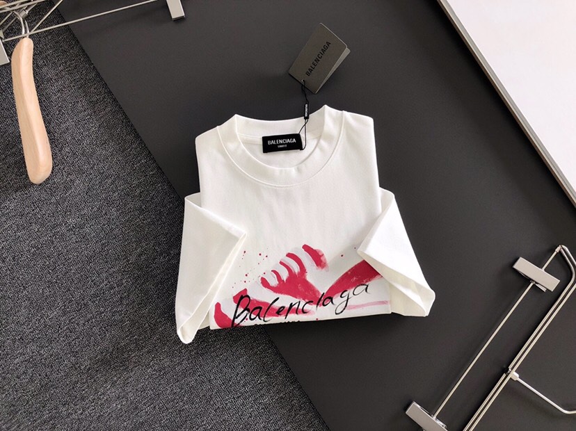 BALENCIAGA 巴黎世家（高版本）\nBAL 2026SS春夏最新款圆领时尚短袖圆领T恤，官网同步
