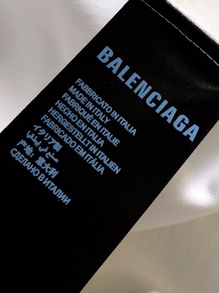 BALENCIAGA 巴黎世家（高版本）\nBAL 2026SS春夏最新款圆领时尚短袖圆领T恤，官网同步