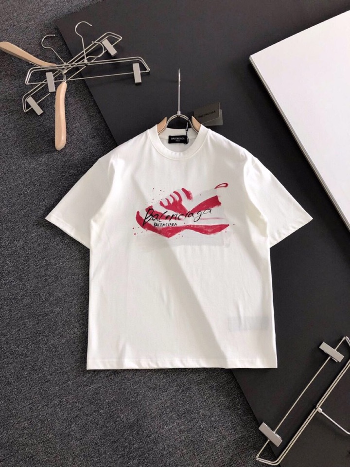 BALENCIAGA 巴黎世家（高版本）\nBAL 2026SS春夏最新款圆领时尚短袖圆领T恤，官网同步