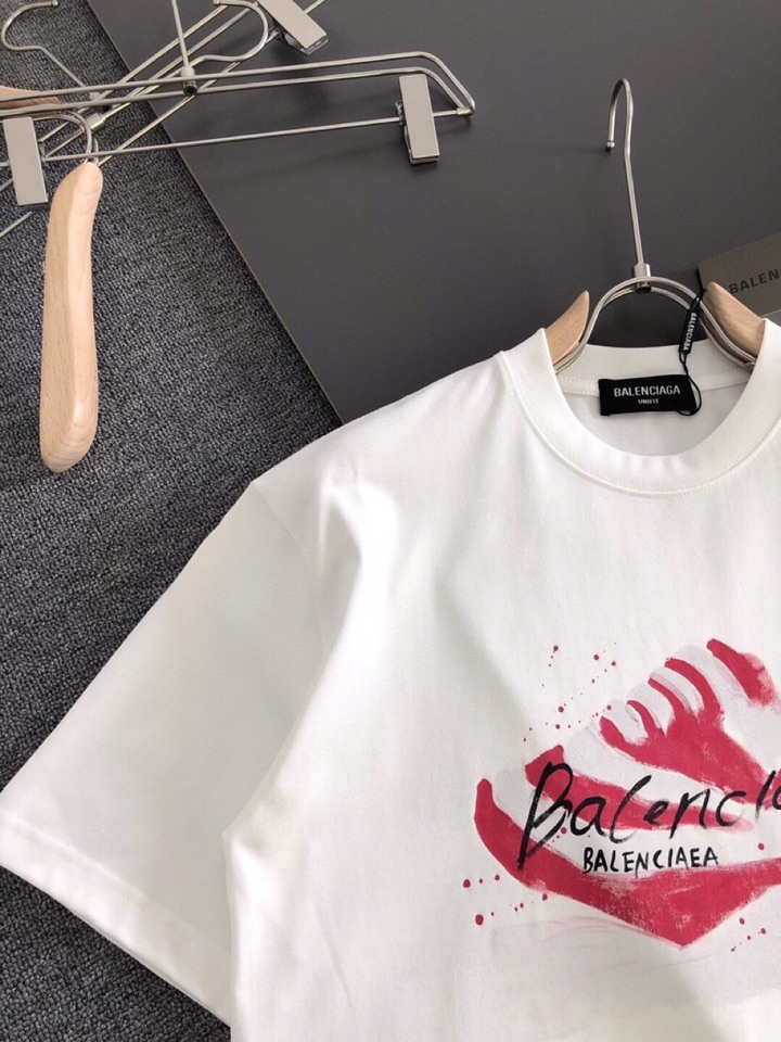 BALENCIAGA 巴黎世家（高版本）\nBAL 2026SS春夏最新款圆领时尚短袖圆领T恤，官网同步