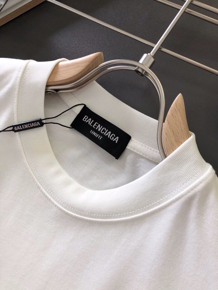 BALENCIAGA 巴黎世家（高版本）\nBAL 2026SS春夏最新款圆领时尚短袖圆领T恤，官网同步