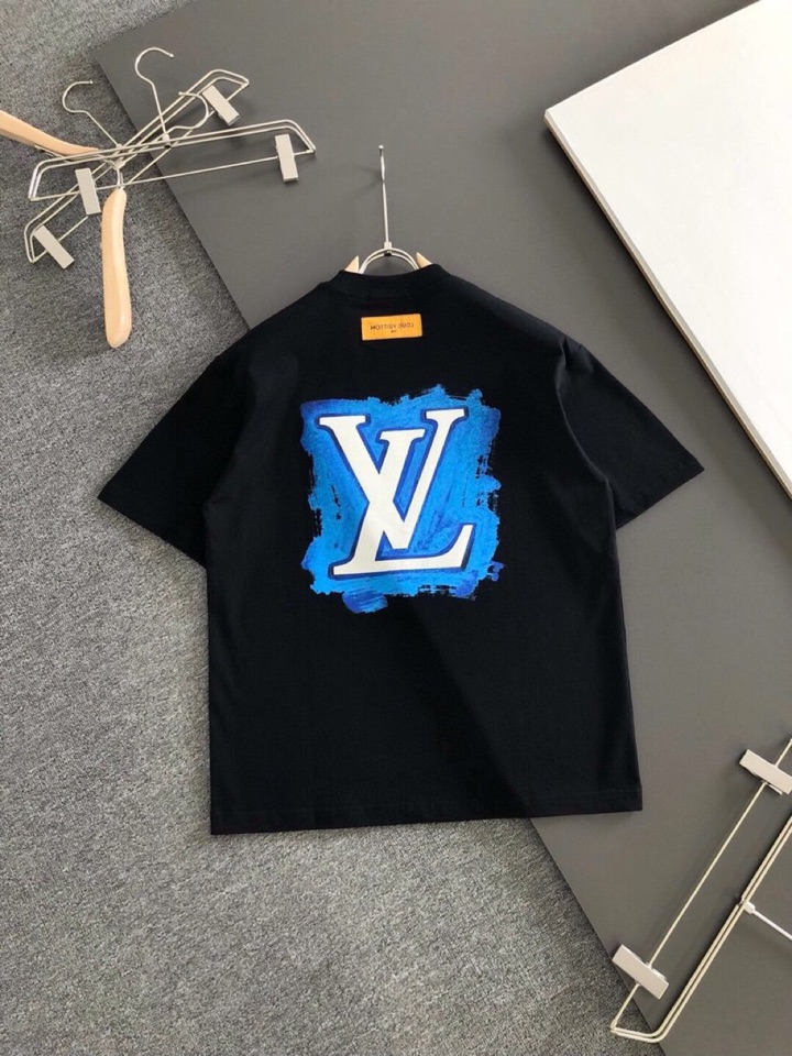 Louis Vuitton 路易威登 LV 驴牌（高版本）\n2026SS春夏最新款圆领时尚短袖T恤，官