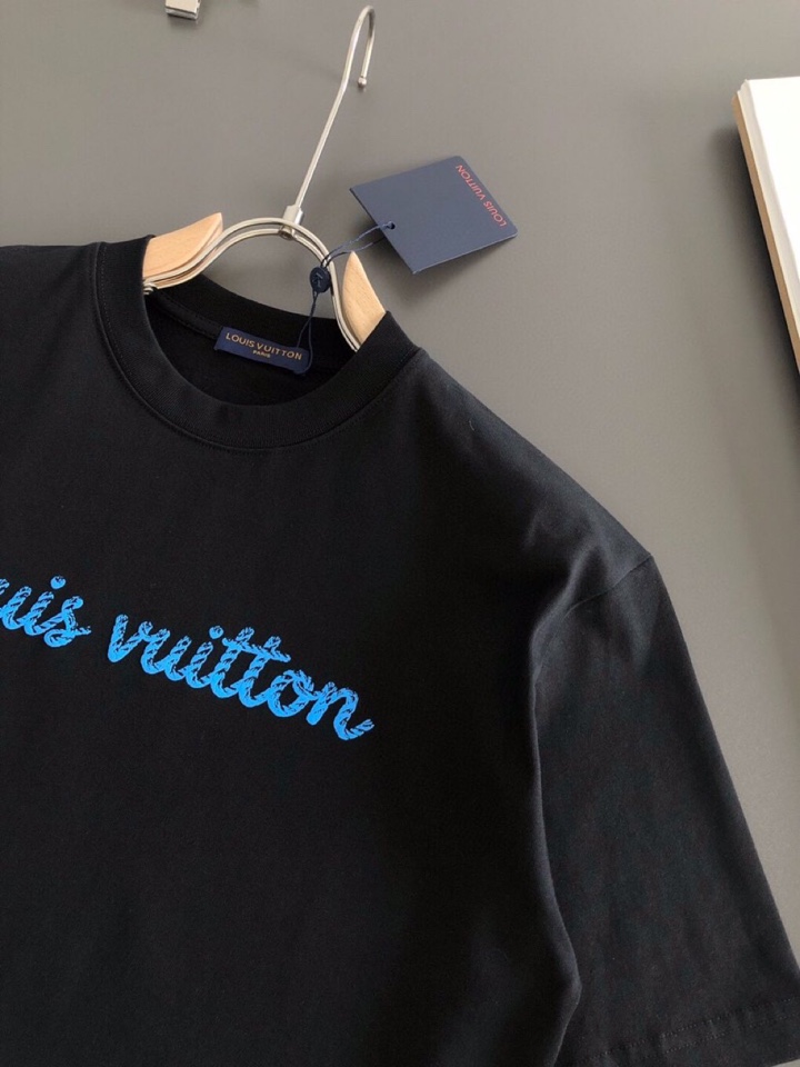 Louis Vuitton 路易威登 LV 驴牌（高版本）\n2026SS春夏最新款圆领时尚短袖T恤，官