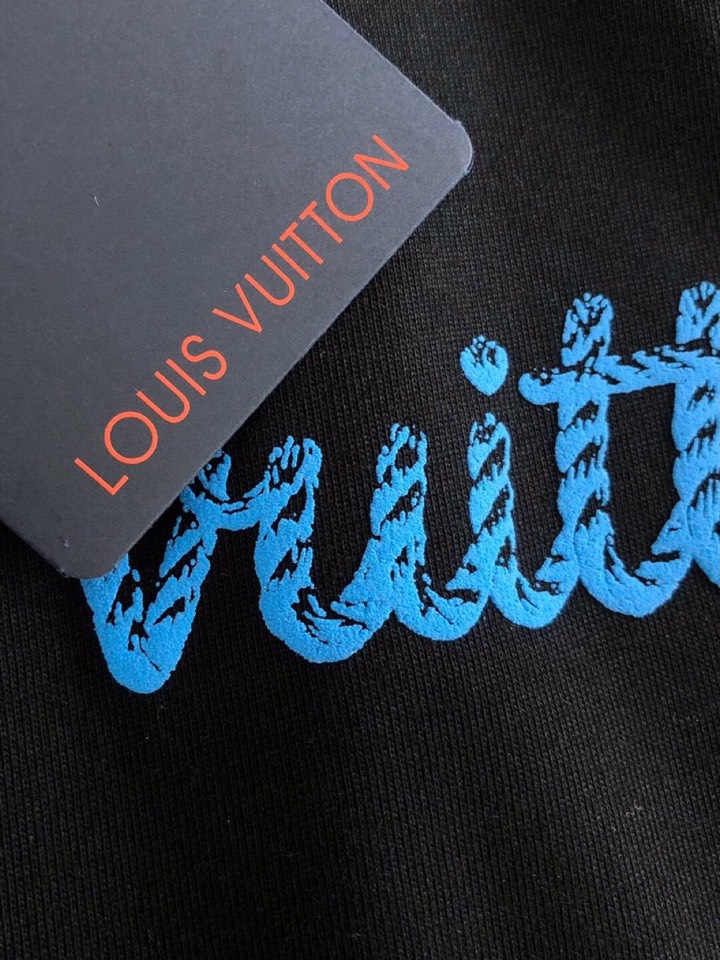 Louis Vuitton 路易威登 LV 驴牌（高版本）\n2026SS春夏最新款圆领时尚短袖T恤，官