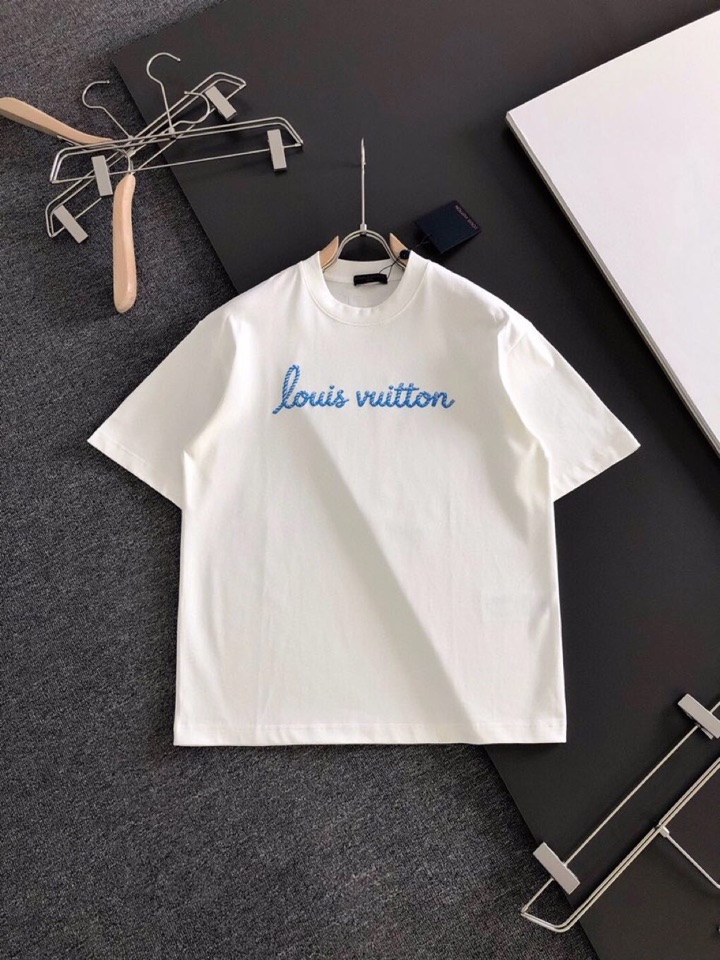 Louis Vuitton 路易威登 LV 驴牌（高版本）\n2026SS春夏最新款圆领时尚短袖T恤，官