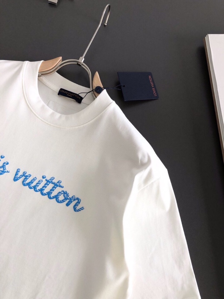 Louis Vuitton 路易威登 LV 驴牌（高版本）\n2026SS春夏最新款圆领时尚短袖T恤，官