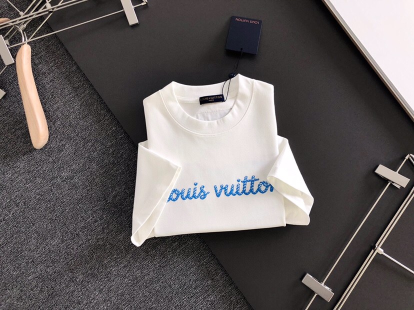 Louis Vuitton 路易威登 LV 驴牌（高版本）\n2026SS春夏最新款圆领时尚短袖T恤，官