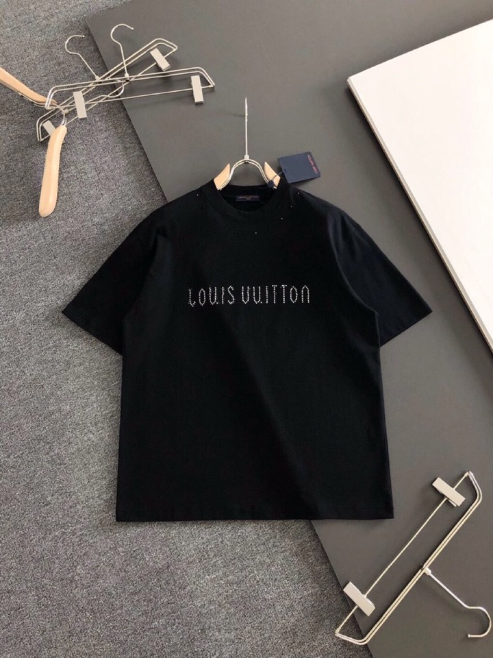 Louis Vuitton 路易威登 LV 驴牌（高版本）\n1V 2026SS春夏最新款圆领时尚短袖圆