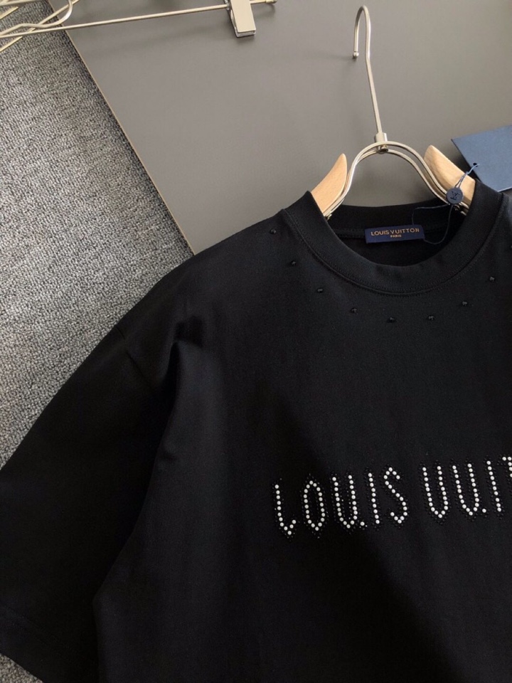 Louis Vuitton 路易威登 LV 驴牌（高版本）\n1V 2026SS春夏最新款圆领时尚短袖圆