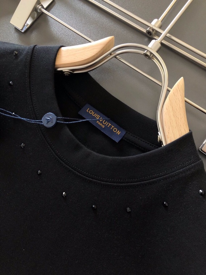 Louis Vuitton 路易威登 LV 驴牌（高版本）\n1V 2026SS春夏最新款圆领时尚短袖圆