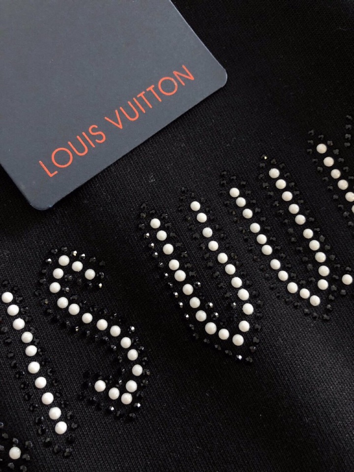 Louis Vuitton 路易威登 LV 驴牌（高版本）\n1V 2026SS春夏最新款圆领时尚短袖圆