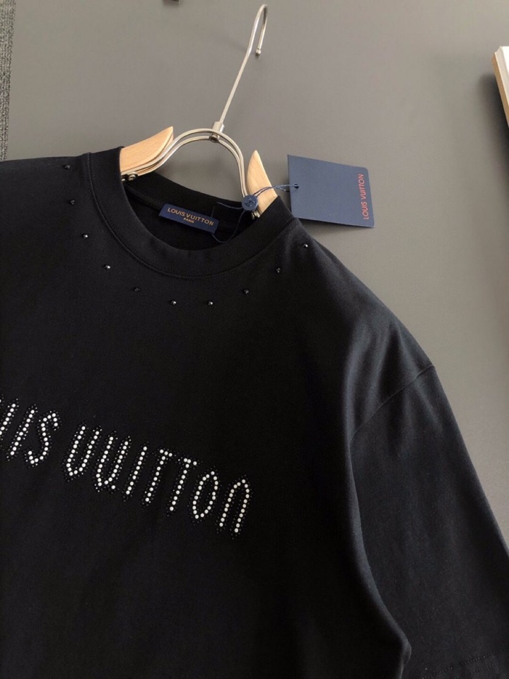 Louis Vuitton 路易威登 LV 驴牌（高版本）\n1V 2026SS春夏最新款圆领时尚短袖圆