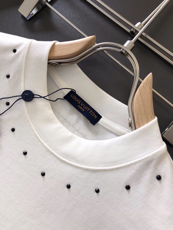 Louis Vuitton 路易威登 LV 驴牌（高版本）\n1V 2026SS春夏最新款圆领时尚短袖圆