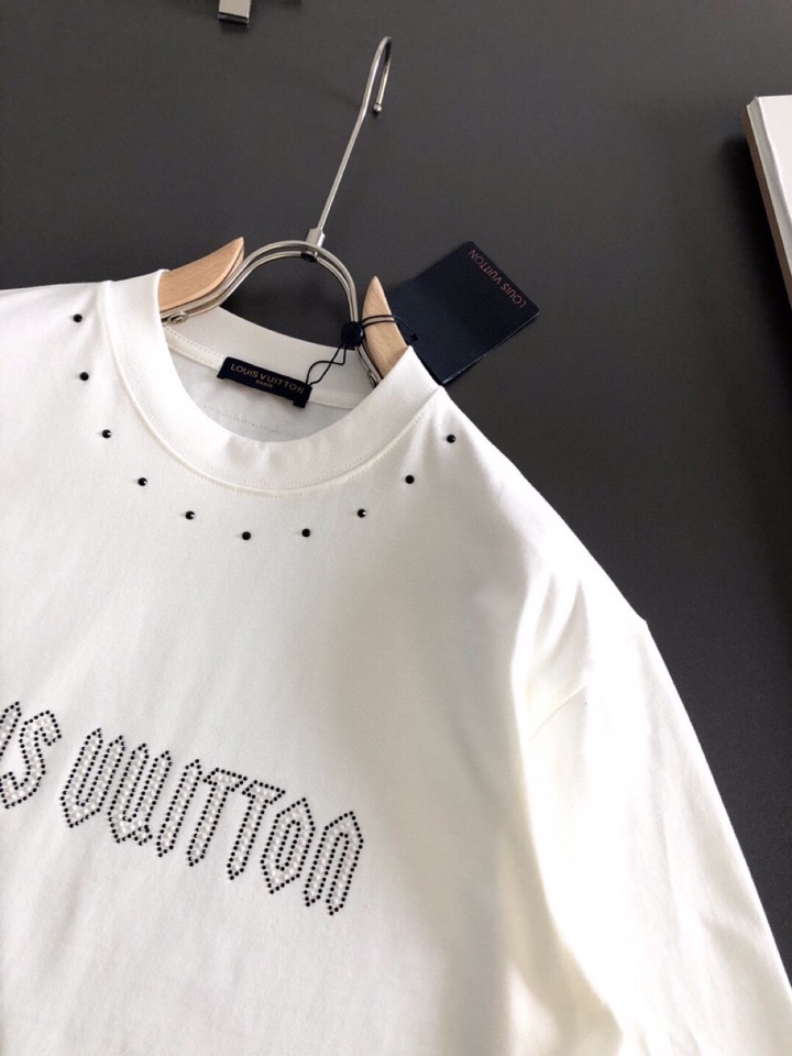 Louis Vuitton 路易威登 LV 驴牌（高版本）\n1V 2026SS春夏最新款圆领时尚短袖圆