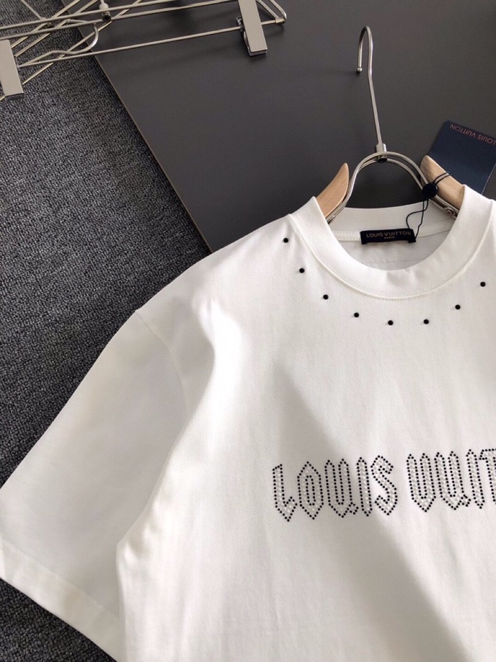 Louis Vuitton 路易威登 LV 驴牌（高版本）\n1V 2026SS春夏最新款圆领时尚短袖圆