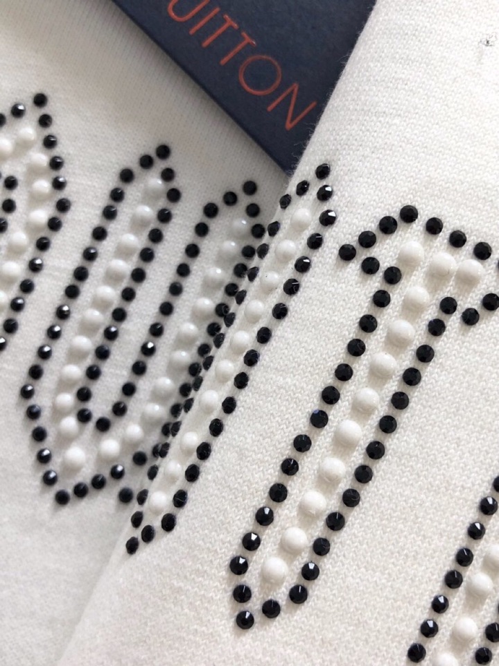 Louis Vuitton 路易威登 LV 驴牌（高版本）\n1V 2026SS春夏最新款圆领时尚短袖圆