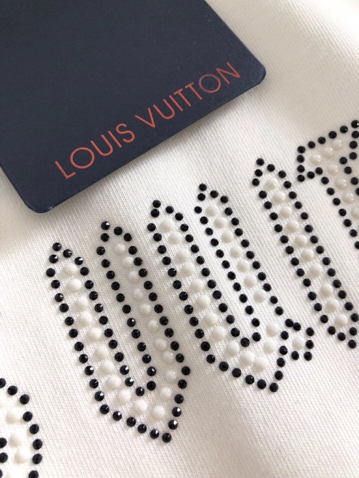 Louis Vuitton 路易威登 LV 驴牌（高版本）\n1V 2026SS春夏最新款圆领时尚短袖圆