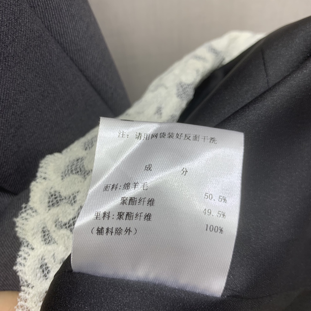 强烈推荐 26早春新品 蝴蝶结拼蕾丝吊带连衣裙  露出锁骨与肩颈线条复古又性感纯欲 同时能修饰肩型 百搭