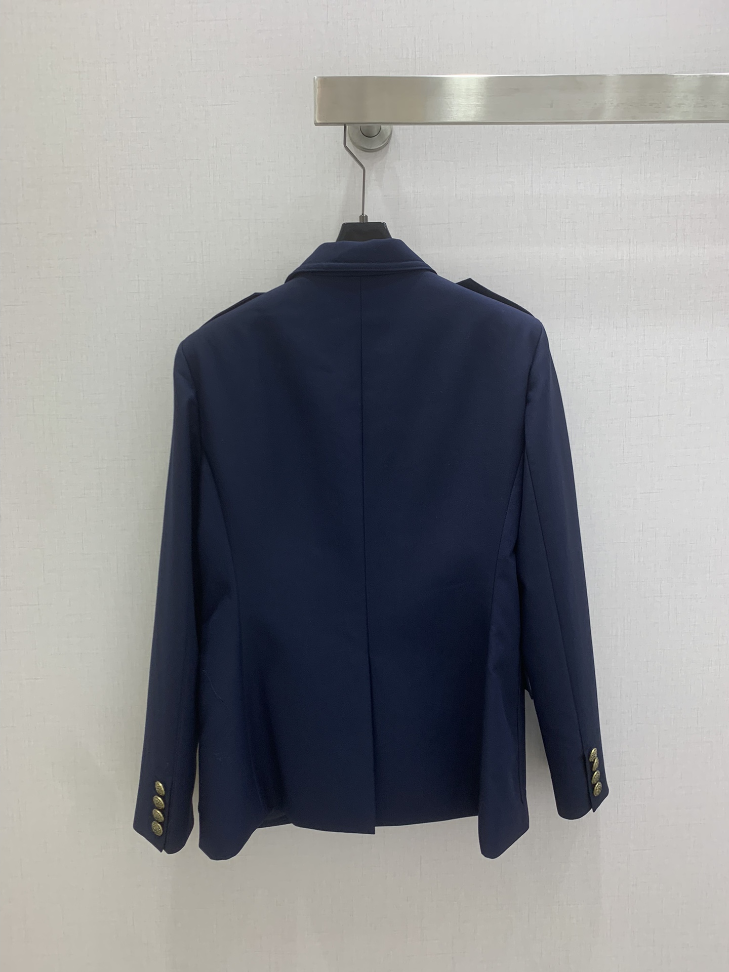 强烈推荐 26早春新品 翻领口袋工装外套 高智感穿搭藏青色工装风西装外套 经典翻领设计利落有型 肩部带有